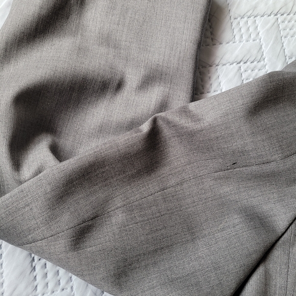 Vintage Oleg Cassini 2-Piece Silver Gray Suit, From The Cassini Gold Line - Picture 14 of 16